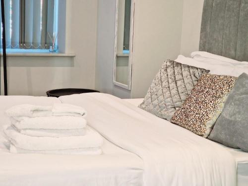 Ένα ή περισσότερα κρεβάτια σε δωμάτιο στο KEST Luxury Apartment