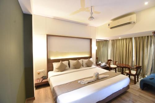The Aarya A Smart Business Hotelにあるベッド