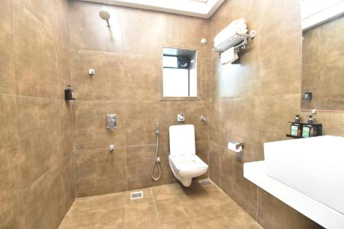 The Aarya A Smart Business Hotelにあるバスルーム