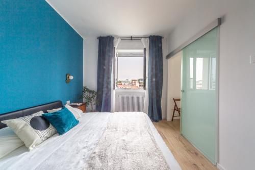 Un ou plusieurs lits dans un hébergement de l'établissement Elegant and Silent Suite Rooftop View Lambrate M2