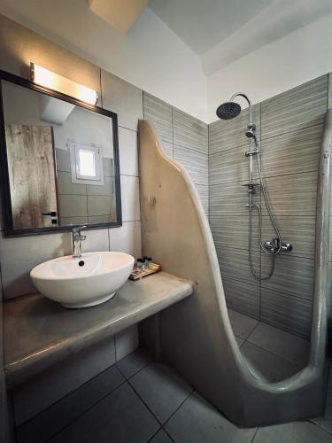 Φωτογραφία από το άλμπουμ του Athina Rooms - Lounge Apartments στην Παροικιά