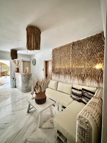 Φωτογραφία από το άλμπουμ του Athina Rooms - Lounge Apartments στην Παροικιά