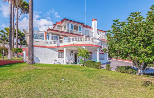 3 Bedroom Amazing Apartment In Malaga