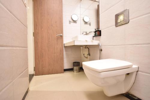 The Aarya A Smart Business Hotelにあるバスルーム