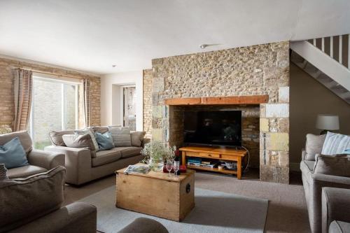 a living room with a couch and a fireplace at Stanton House, 6 bedroom, 5 bath in Cheltenham