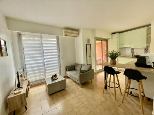 Beau studio coin nuit Centre Antibes