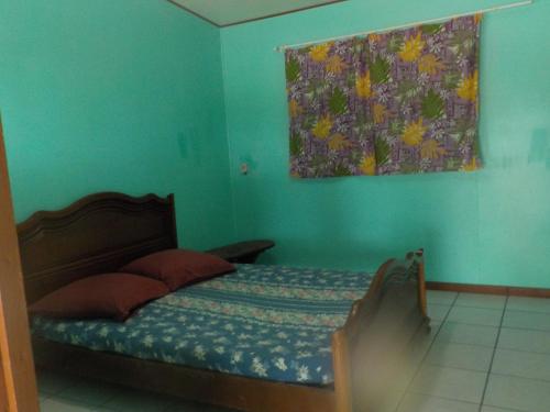 a bedroom with a bed with a painting on the wall at Camping Hiva Plage in Parea