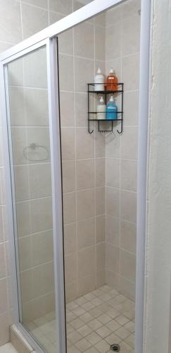 Ένα μπάνιο στο Hibiscus Guest Room