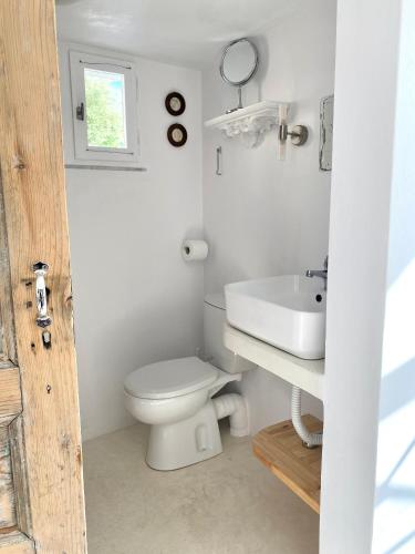 Gallery image of Stylish Vathy Studio with Sea View in Vathi, Ithaka