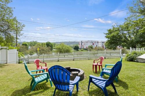 Un jardín fuera de Great Location! Colleges! Hiking! Ithaca Commons!