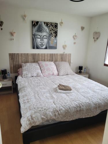 Postel nebo postele na pokoji v ubytování Charmante chaumière au coeur de la Brière