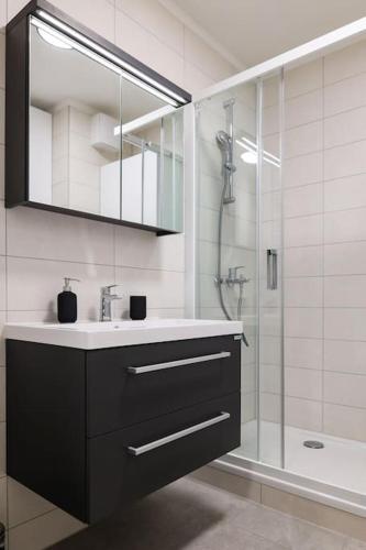 Elegance Infusion by HOME Apartments, FREE parking