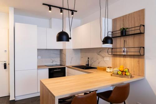 Elegance Infusion by HOME Apartments, FREE parking