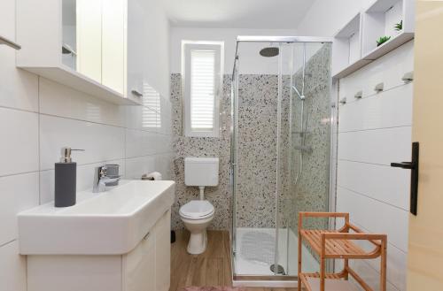 Ένα μπάνιο στο Apartment Anita 608
