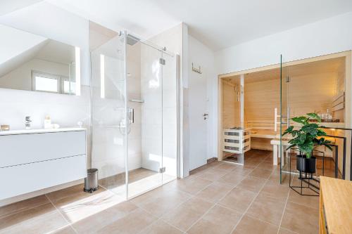 a bathroom with a shower and a sink at Auszeit Oase Heidi in Göhren-Lebbin