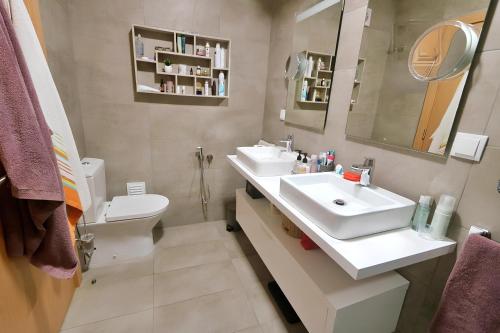 a bathroom with two sinks and a toilet at Ponta Delgada 3 Bedroom Apartment in Ponta Delgada