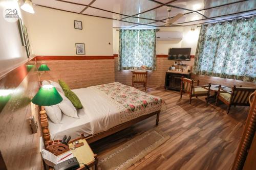 Kuchyň nebo kuchyňský kout v ubytování Hotel Udechee Huts, McLeod Ganj