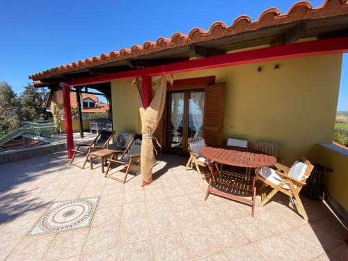Sea front Villa Myratにあるバルコニーまたはテラス