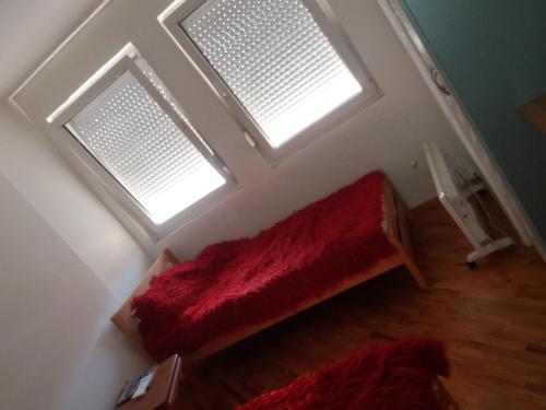 En eller flere senge i et værelse på STIP Centar Private Room