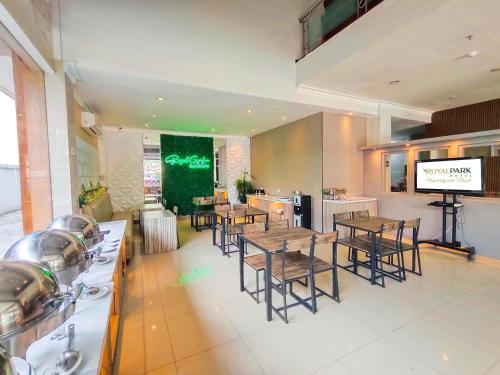 Dapur atau dapur kecil di Royal Park Hotel