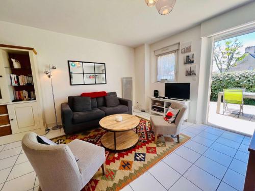 Photo de la galerie de l'établissement Maison rénovée 63m² près Port-Haliguen, plage et centre-ville - 4 pers, jardin, parking, équipements complets - FR-1-478-292, à Quiberon