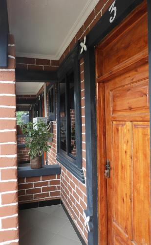 Fasaden eller entrén till Jogoo rooms