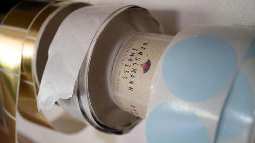 a close up of a coffee cup with a temperature at Pension Hanslmann in Steinbach am Attersee