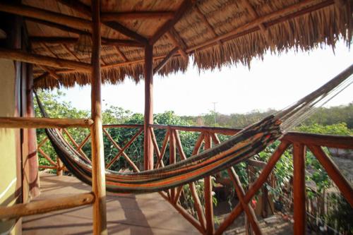 Balkoni atau teres di Raízes Eco Hostel