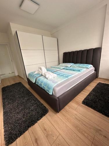 Llit o llits en una habitació de LUX Apartments
