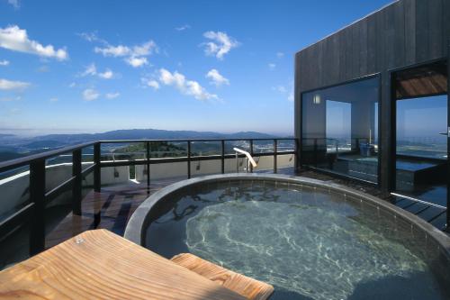 a hot tub on the balcony of a house at Tennomaru in Gamagori