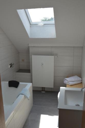 Un pat sau paturi într-o cameră la 75qm Apartment