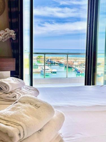 Katil atau katil-katil dalam bilik di Porto Del Sol Hotel