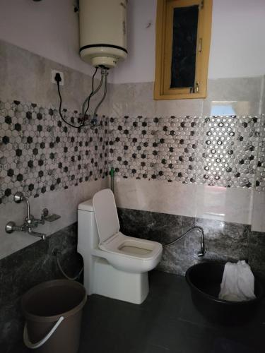 Et badeværelse på Himachali Didi Homestays