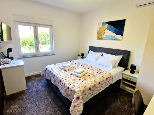 Postel nebo postele na pokoji v ubytování Apartments Miš
