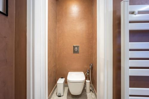 a small bathroom with a toilet in a room at The Dorians in Athens