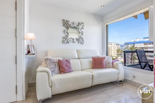 ViVi Homes - Octopussy - Pool, Balcony & Sea View