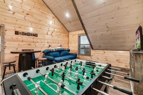 Near Dollywood With Hot Tub, Game Room Home Theater photo 4