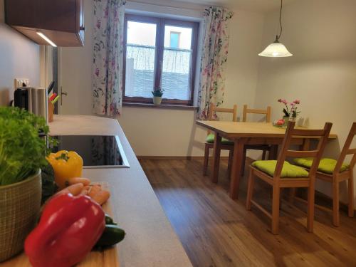 Dapur atau dapur kecil di Ferienhaus Saalachau