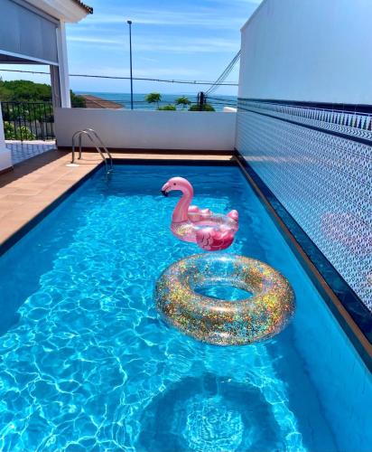 Bazén v ubytování Chalet Playa Mazagon nebo v jeho okolí
