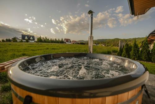 a large bucket of water in a field at To Je To apartamenty in Maniowy