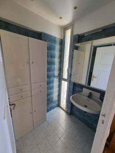 a bathroom with a sink and a mirror at Eze sur mer - vue Saint Jean Cap Ferrat in Èze
