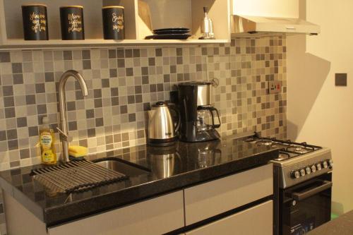 Η κουζίνα ή μικρή κουζίνα στο Flat in Tatu City
