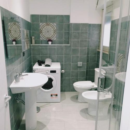 Ένα μπάνιο στο Mati Rooms