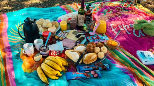 a picnic blanket with a bunch of food on it at Ninho de Aço - Casa Container! in Uberlândia