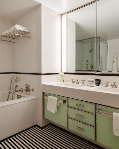 Un baño de The Mark New York