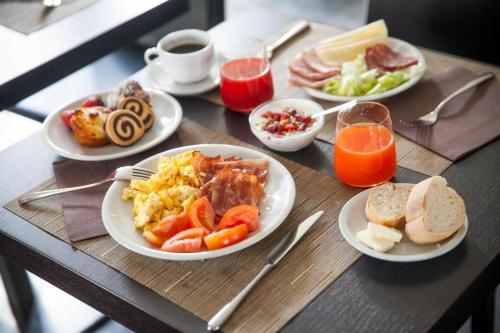 Menjar a l'hotel o a prop