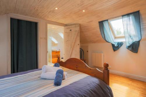 a bedroom with a bed with blue towels on it at Domaine de la Blanche Hermine in Plounérin