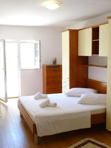 Posteľ alebo postele v izbe v ubytovaní 6 pax Apertment ON THE BEACH with Terrace, Sea view, Garden, Parking ensured, first floor