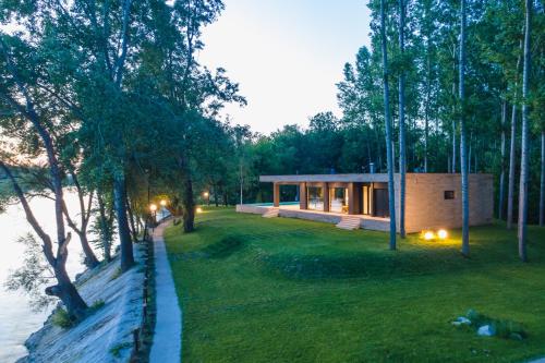 Gallery image of Lux Vila Mag 2002 in Lipnički Šor