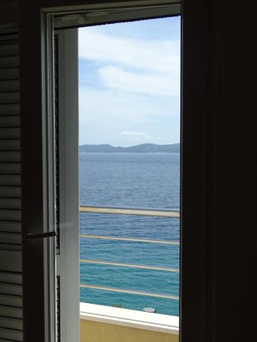 6-pax Apartment ON THE BEACH - TOP Floor, Great sea view, Parking ensured